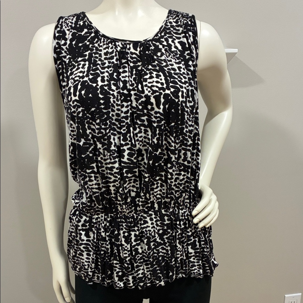 Banana Republic Black and White Top - Small